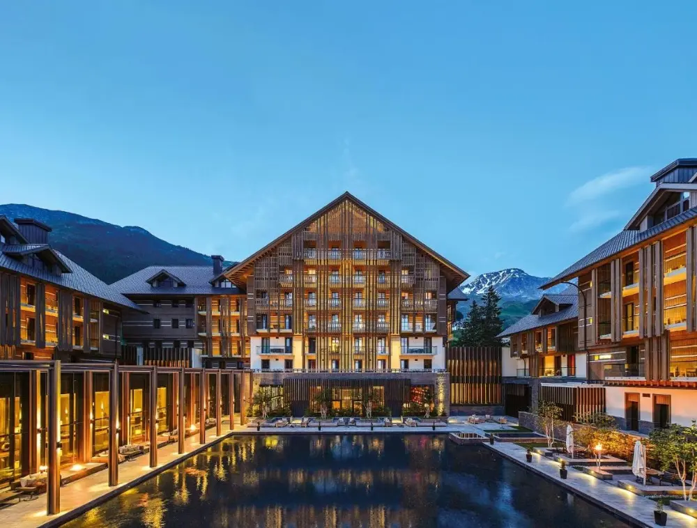 The Chedi Andermatt, one of the best snowboarding hotels in Switzerland, is the perfect spot for all snowboarding lovers.