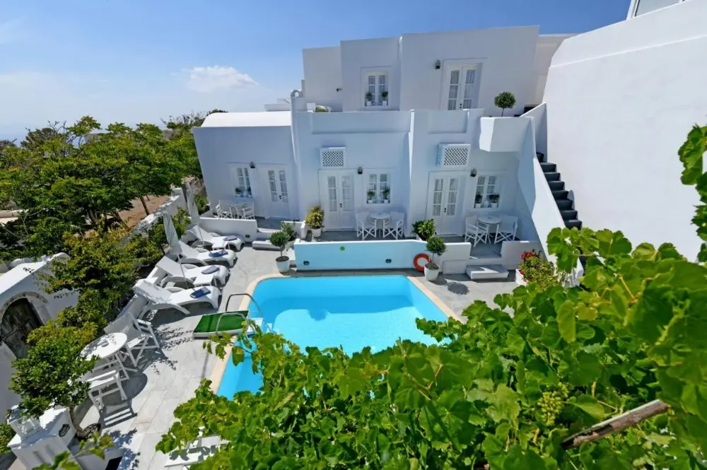 The inviting pool and patio area of Casa Bianca, a family-friendly hotel in Santorini, perfect for leisure and family gatherings.