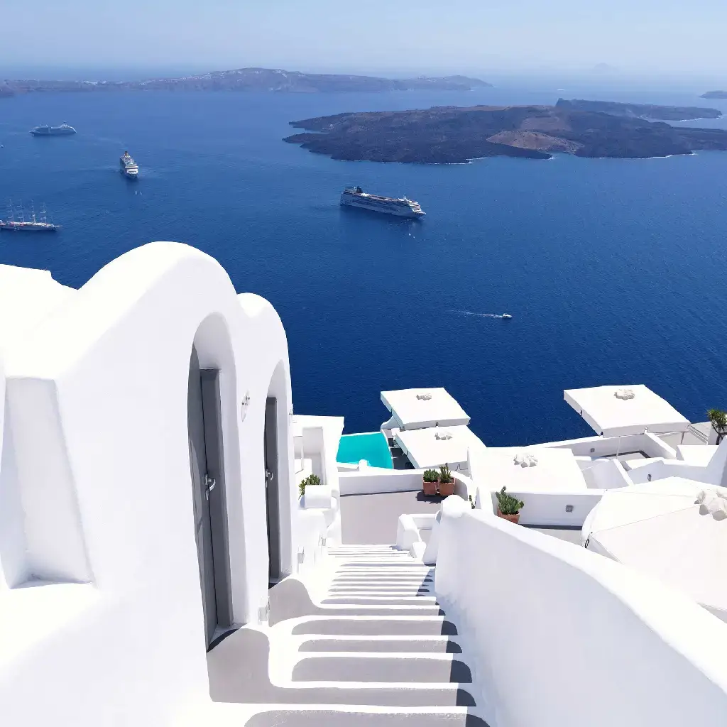 Luxury Resorts in Santorini Katikies Chromata 1