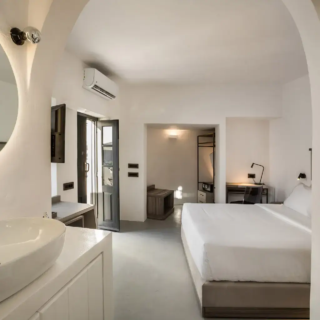 Luxury Resorts in Santorini Sun Rocks Boutique Hotel 1