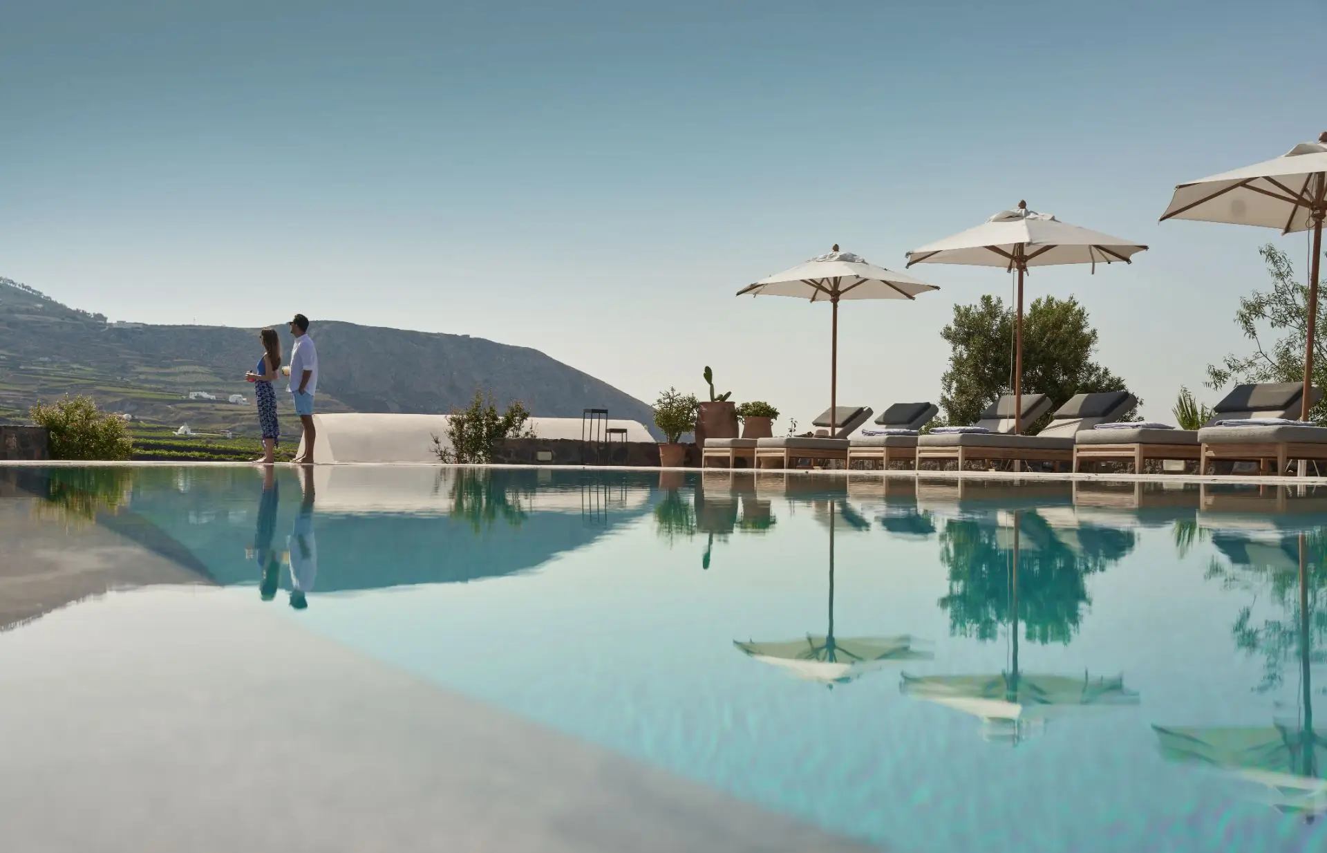 romantic hotels in Santorini vedema luxury collection one